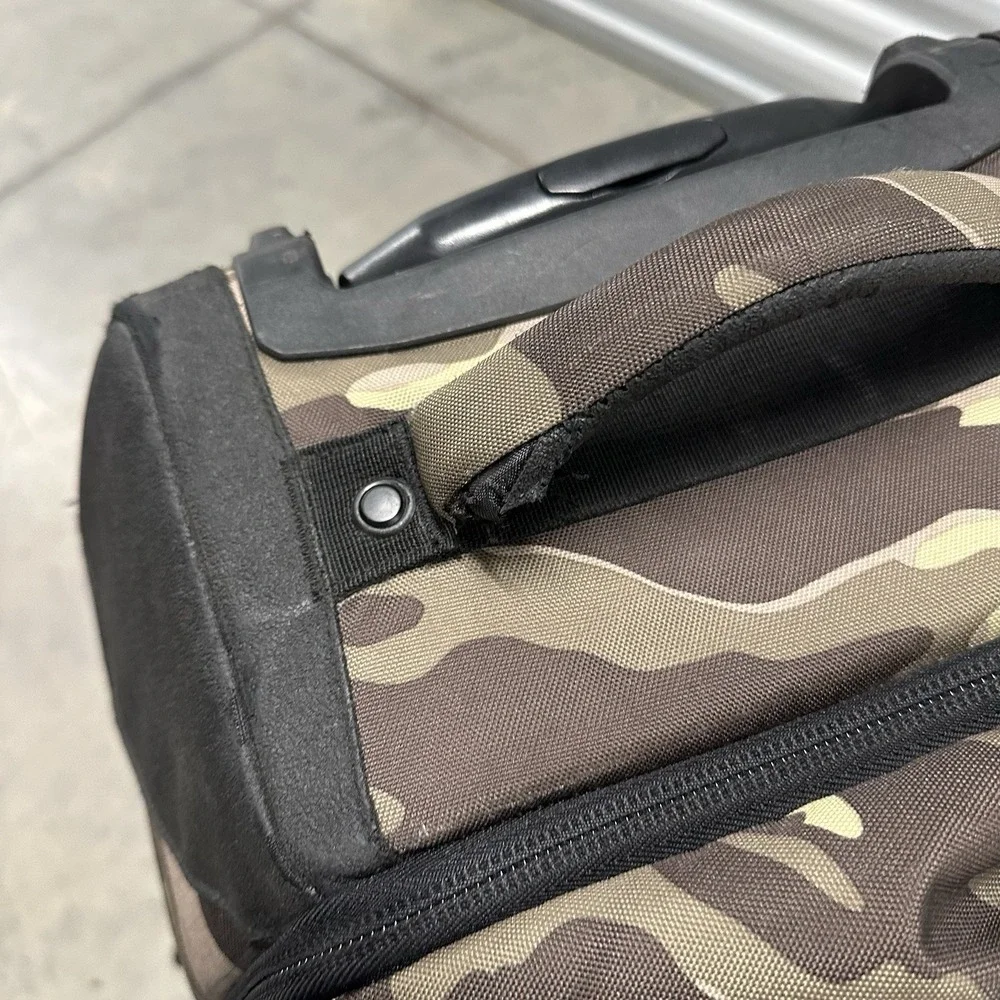 Oakley‎ Travel Suitcase Luggage Large 92L Camo